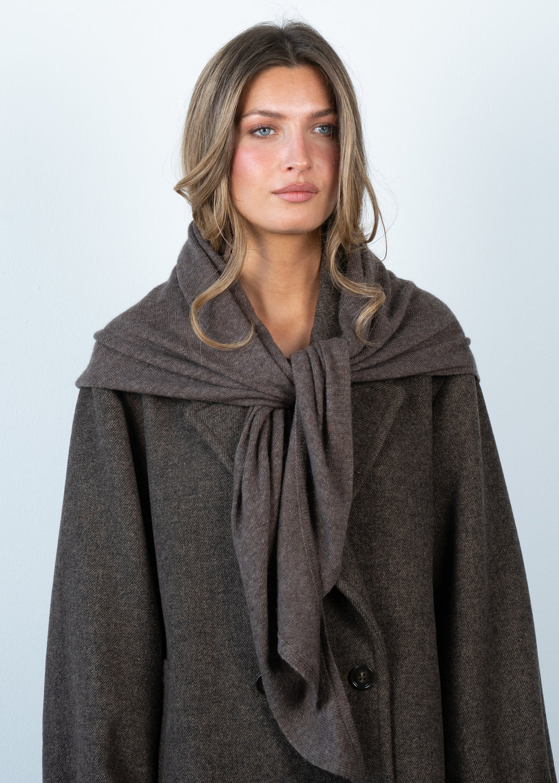 BIG TRIANGLE SCARF Brown